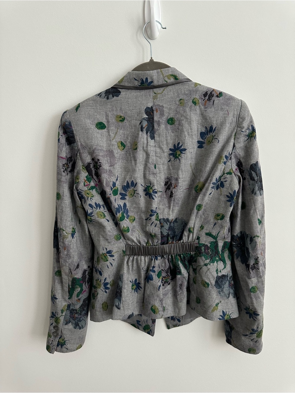 Elizabeth and James Gray Floral Single-Button Blazer with Red and grey Silk Trim - Picture 6 of 10